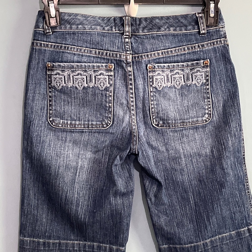 SELLING WHITE HOUSE BLACK MARKET JEAN SHORT SIZE SMALL CONDITION:USED - Picture 13 of 16